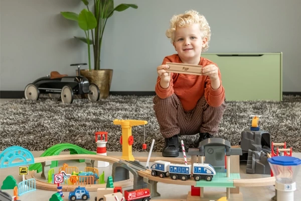 Optional: Bahngleis mit Namen gravieren