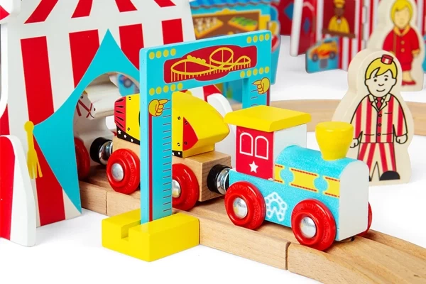 Fröhlicher Jahrmarktszug