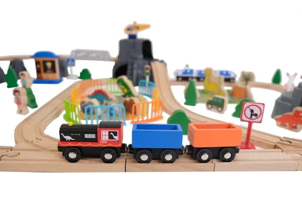 Inklusive Zug mit Waggons